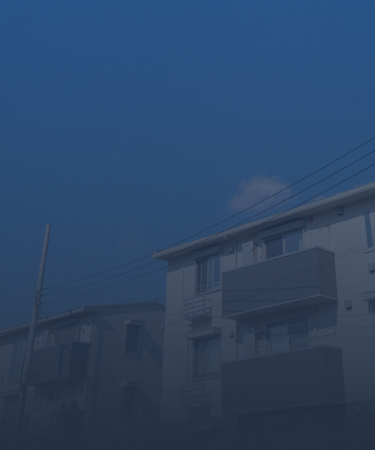 斜め下から撮影された建物の画像